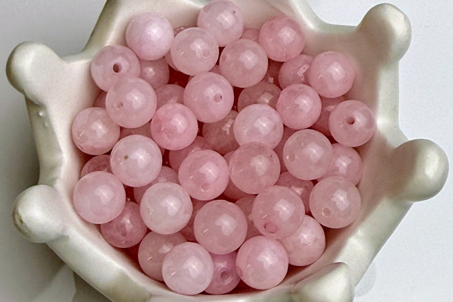 Rosenquarz-Perlen in zartem Rosa, vielseitig und ideal für individuellen Schmuck, erhältlich im ‚Style it yourself‘-Angebot von Elurea. Perfekt für elegante Designs.