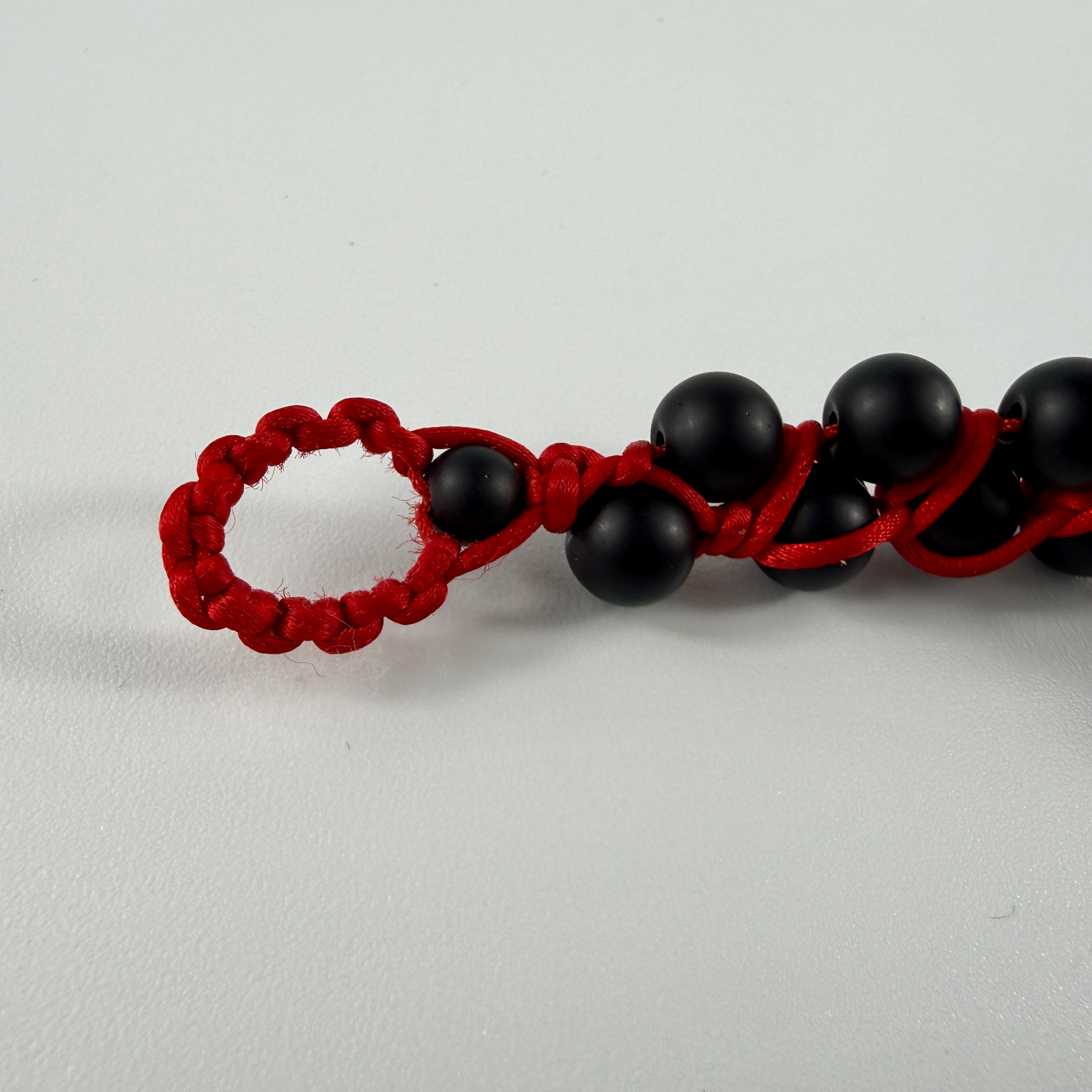 Onyx Armband zweireihig mit rotem Makramee