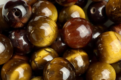Tigerauge-Perlen, natürliche Quarzvarietät mit schimmerndem Effekt in Goldgelb- bis Brauntönen, erhältlich im ‚Style it yourself‘-Angebot von Elurea. Ideal für individuellen Schmuck.