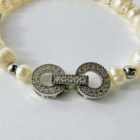 Edles Armband aus Süsswasser-Perlen und mit Zirkonias besetzten Akzent-Elementen – Bracelets – mit Silber, Perle (Produktans…