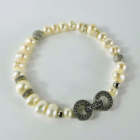 Edles Armband aus Süsswasser-Perlen und mit Zirkonias besetzten Akzent-Elementen – Bracelets – mit Silber, Perle (Produktans…