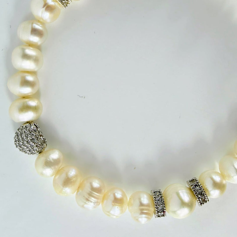 Edles Armband aus Süsswasser-Perlen und mit Zirkonias besetzten Akzent-Elementen – Bracelets – mit Silber, Perle (Produktans…