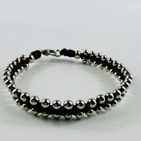 Edles zweireihiges Edelstahl-Perlen Armband geknüpft – Bracelets – mit Silber (Tragebild)