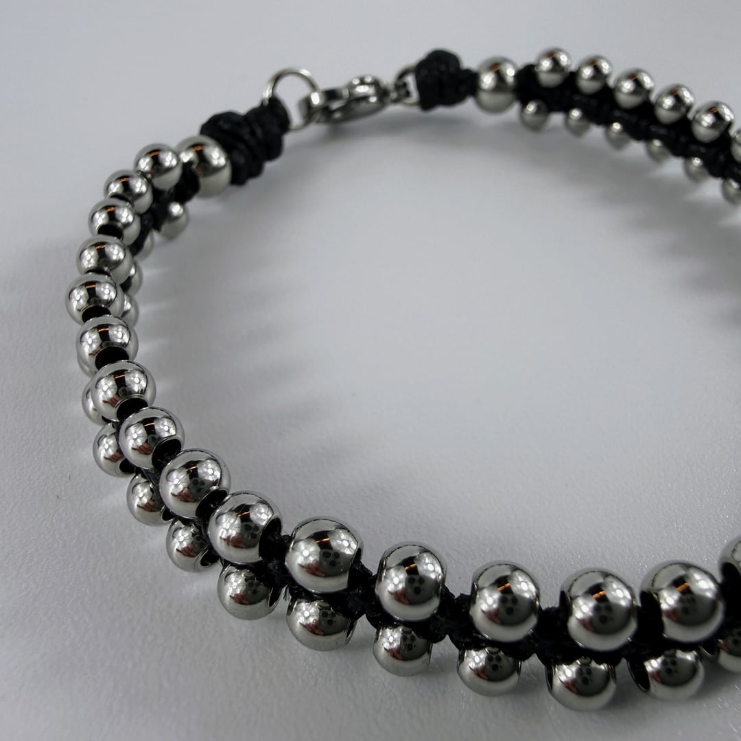 Edles zweireihiges Edelstahl-Perlen Armband geknüpft – Bracelets – mit Silber (Produktansicht)