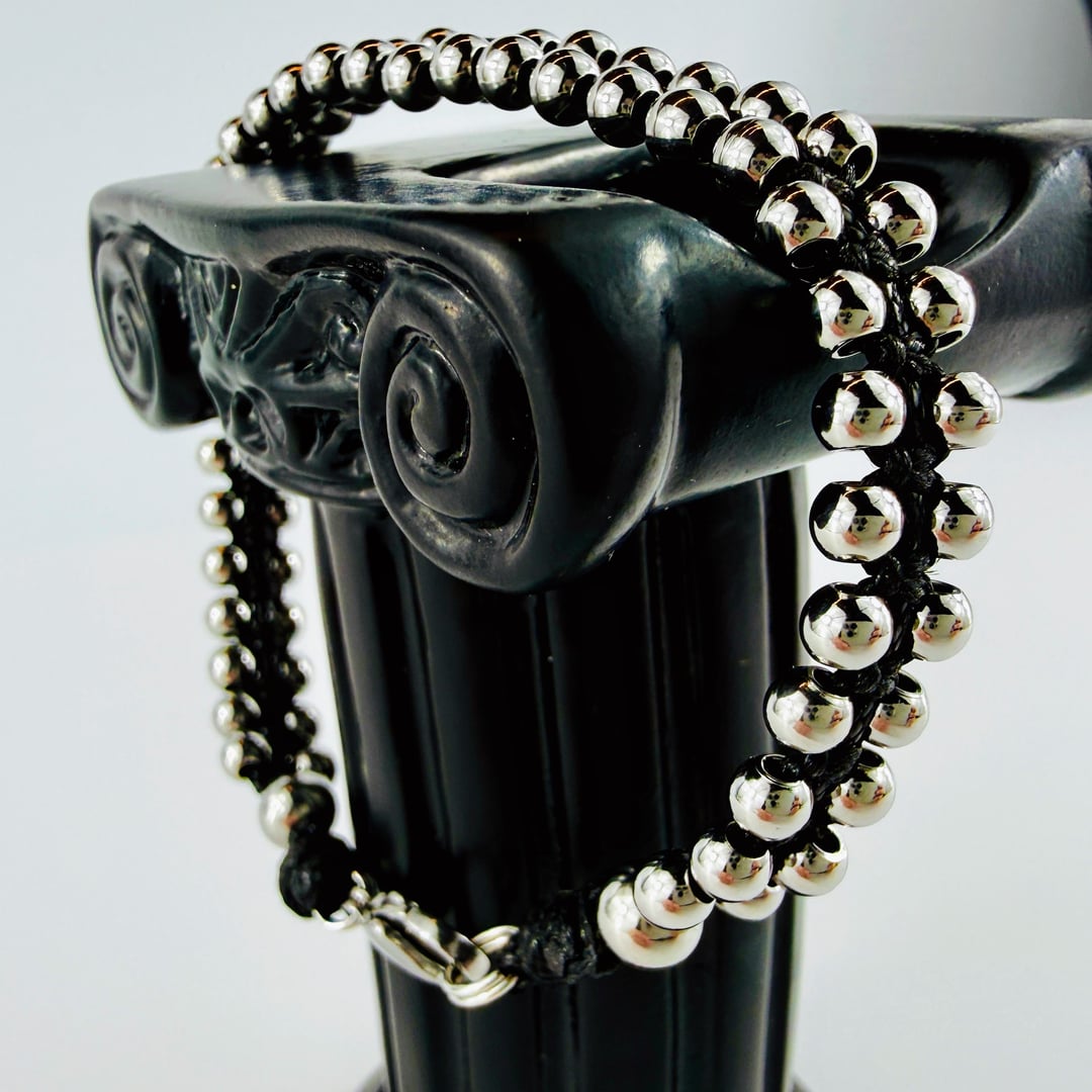 Edles zweireihiges Edelstahl-Perlen Armband geknüpft – Bracelets – mit Silber (Produktansicht)