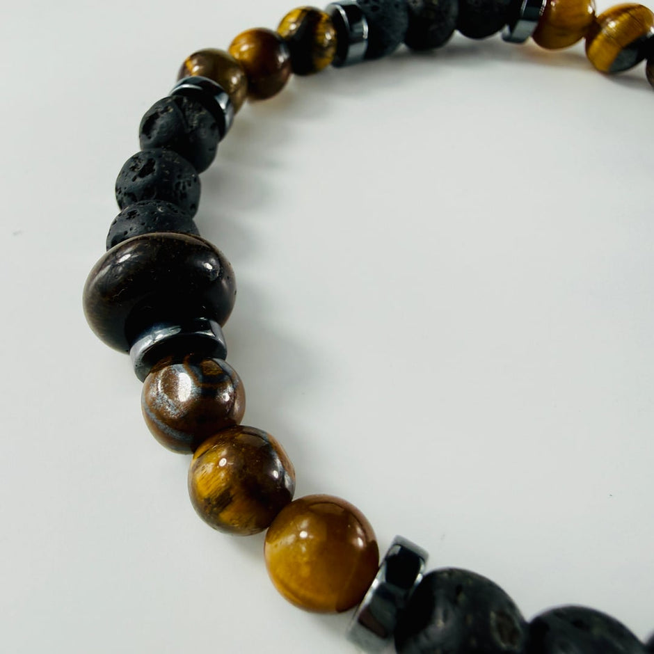 Elastisches Armband aus braunem Tigerauge und Lavasteinen kombiniert mit silbrigem Hämatit – Produktabbildung 5