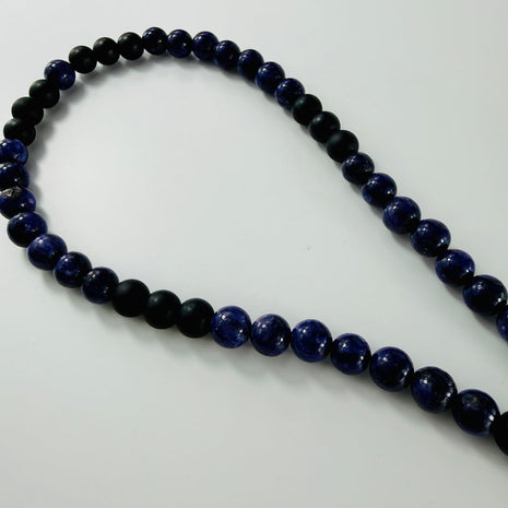 Elegante Halskette mit violetten Charoit und schwarzmatten Onyx – Halsketten – mit Perle, Silber (Produktansicht)