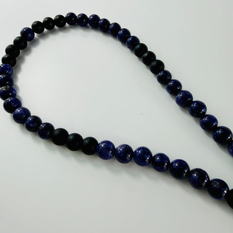 Elegante Halskette mit violetten Charoit und schwarzmatten Onyx – Halsketten – mit Perle, Silber (Produktansicht)