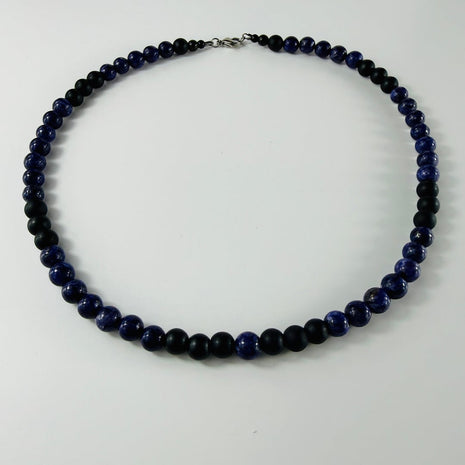 Elegante Halskette mit violetten Charoit und schwarzmatten Onyx – Halsketten – mit Perle, Silber (Produktansicht)