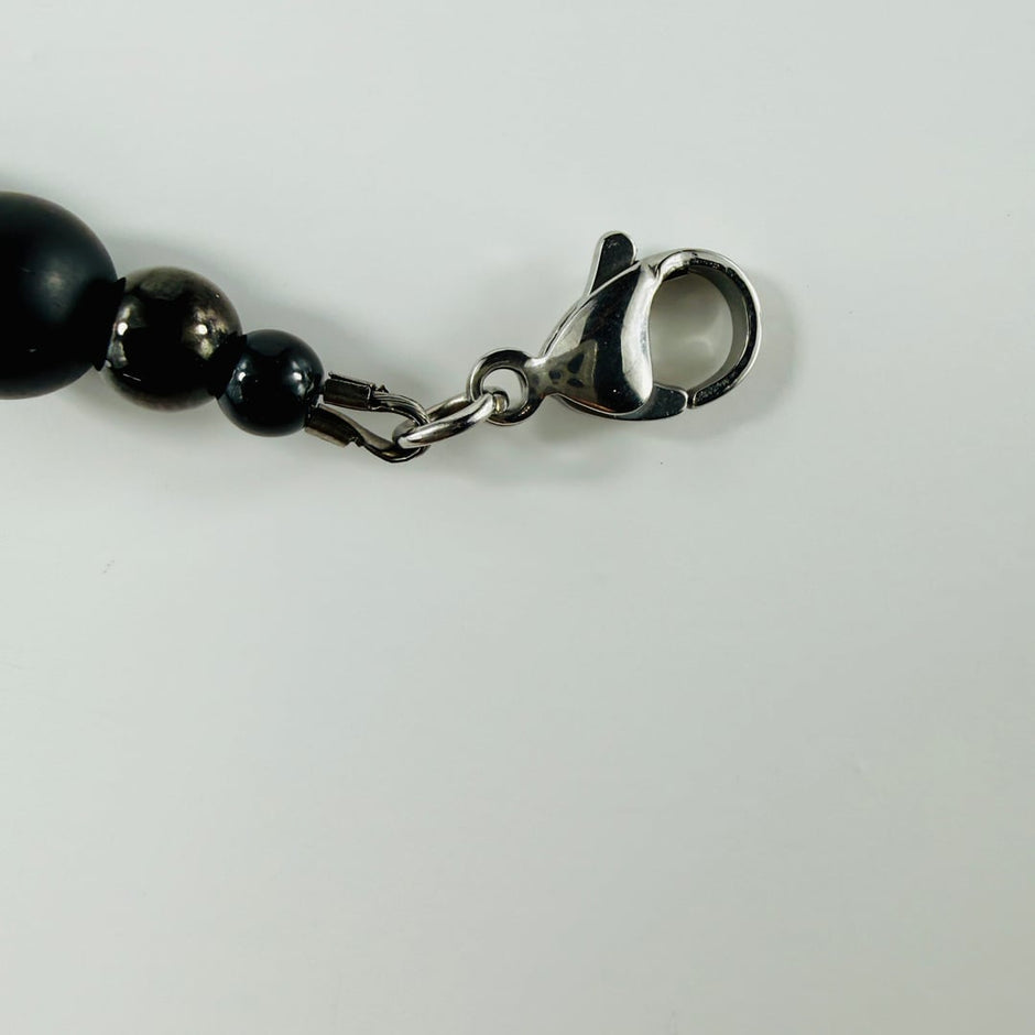 Elegante Halskette mit violetten Charoit und schwarzmatten Onyx – Produktabbildung 5