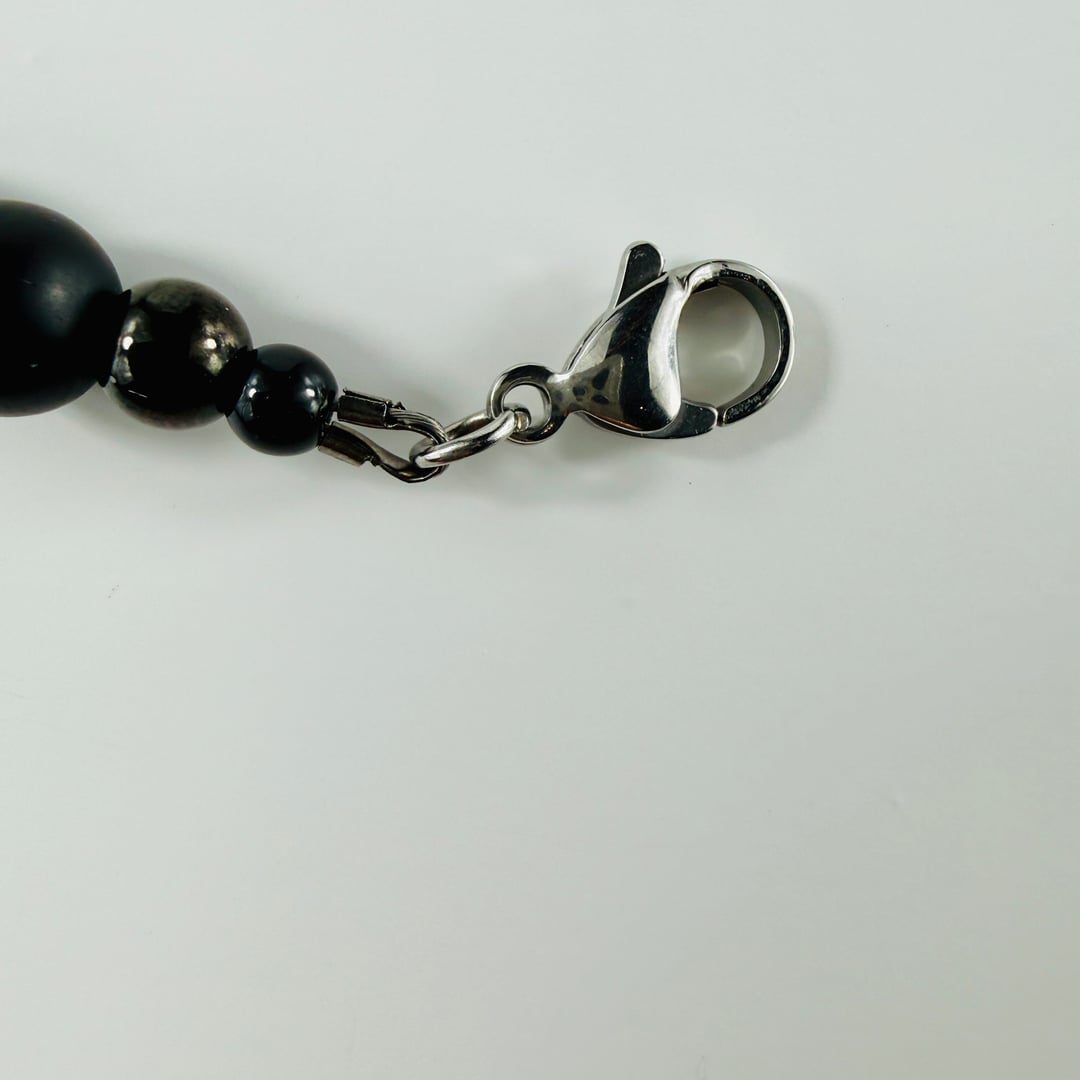 Elegante Halskette mit violetten Charoit und schwarzmatten Onyx – Produktabbildung 5