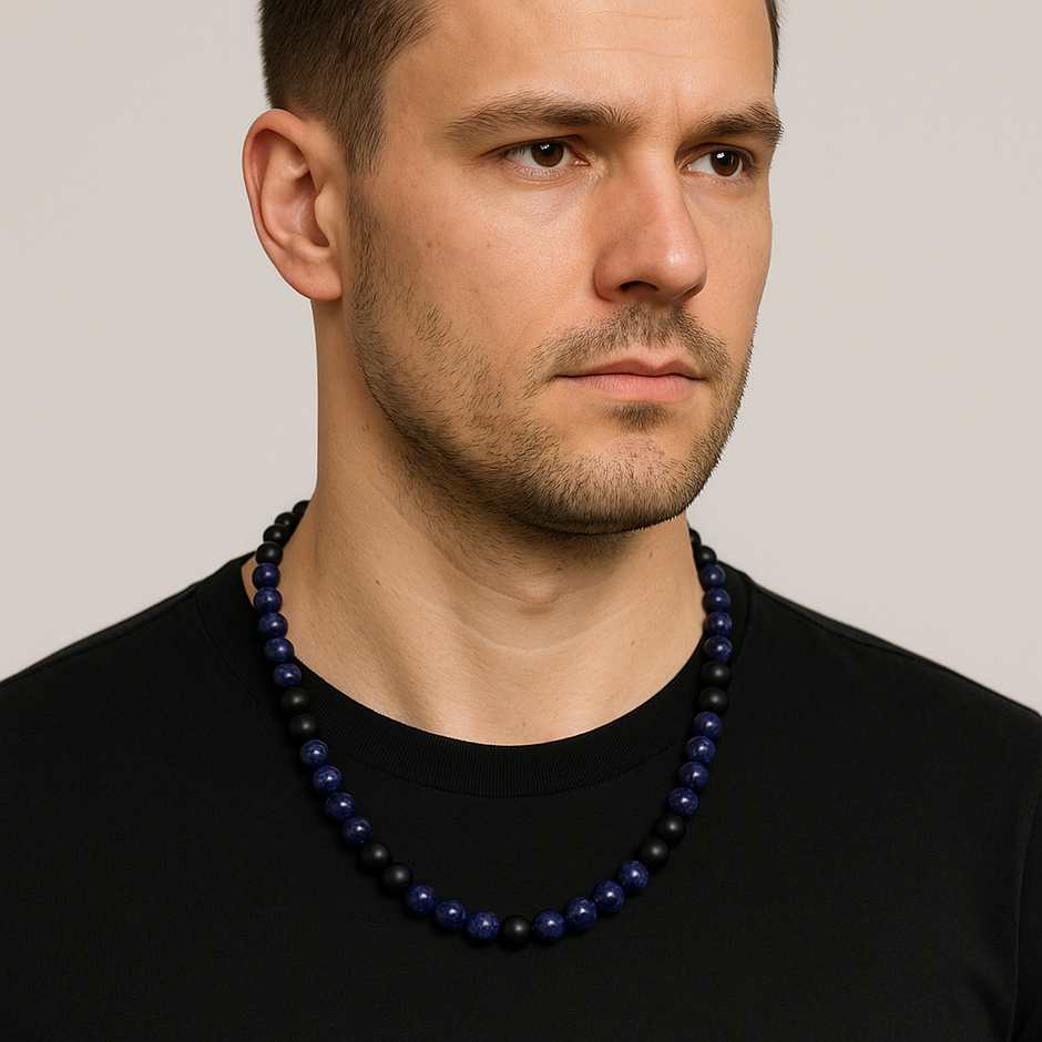 Elegante Halskette mit violetten Charoit und schwarzmatten Onyx – Halsketten – mit Perle, Silber (Tragebild)