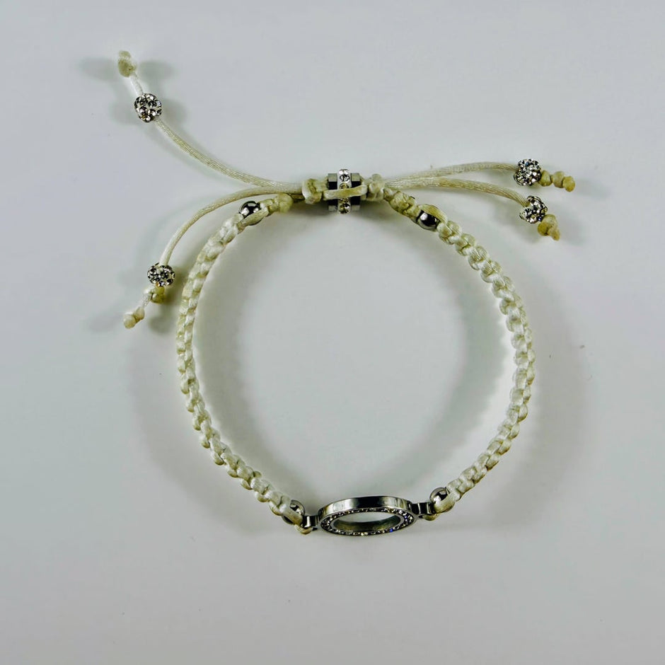 Elegantes geknüpftes Makramee Armband mit einem mit Zirkonia besetzten Edelstahlring und funkelnden Akzenten – Bracelets – m…