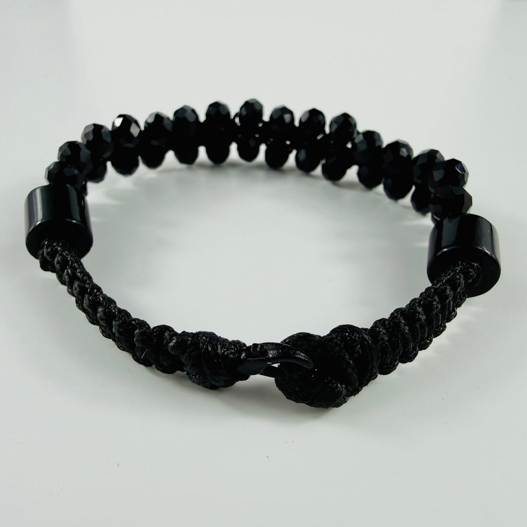 Elegantes zweireihiges Armband aus facettierten Glasperlen und Obsidian Edelstein-Elementen – Bracelets – mit Silber, Onyx (…