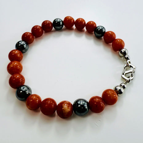 Handgemachtes Schmuckset aus Karneol- und Hämatit-Perlen,  bestehend aus Halskette und Armband