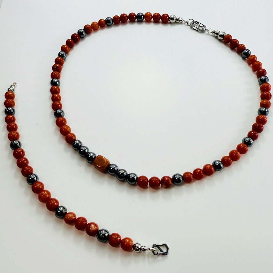 Handgemachtes Schmuckset aus Karneol- und Hämatit-Perlen,  bestehend aus Halskette und Armband