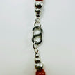 Handgemachtes Schmuckset aus Karneol- und Hämatit-Perlen,  bestehend aus Halskette und Armband. Detailansicht des Verschlusses.