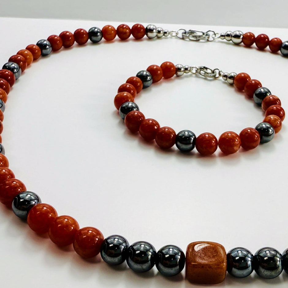 Handgemachtes Schmuckset aus Karneol- und Hämatit-Perlen,  bestehend aus Halskette und Armband
