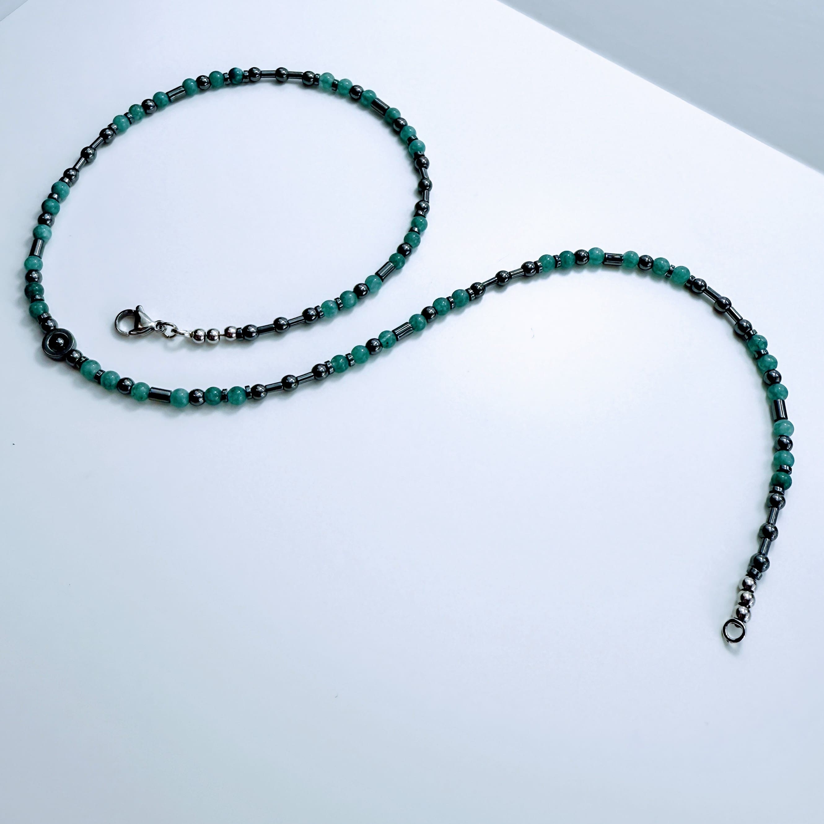 Feine Aquamarin-Halskette mit Edelstahlakzenten – klassisch und modern zugleich.