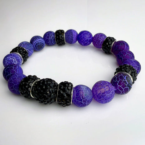 Handgefertigtes lila Drachenschuppen-Armband aus Achat und Strass in Schwarz von Elurea, in Schweizer Handarbeit gefertigt und individuell anpassbar im 'Style it yourself'-Konzept, aus hochwertigen Materialien.