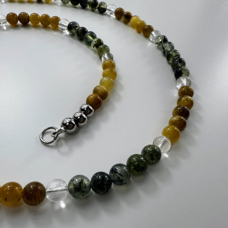 Natursteinkette mit facettiertem Prehnit, Bergkristall und gelb schimmerndem Tigerauge