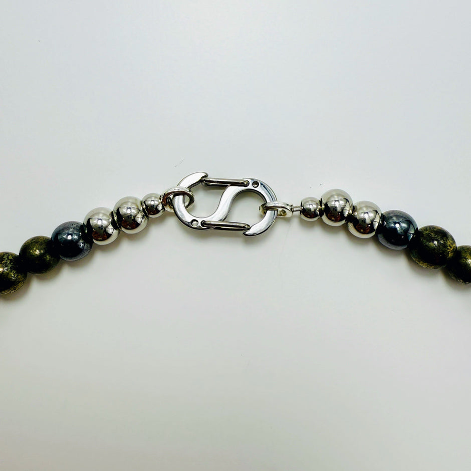 In der Schweiz gefertigter Schmuck mit echtem Pyrit und Hämatit