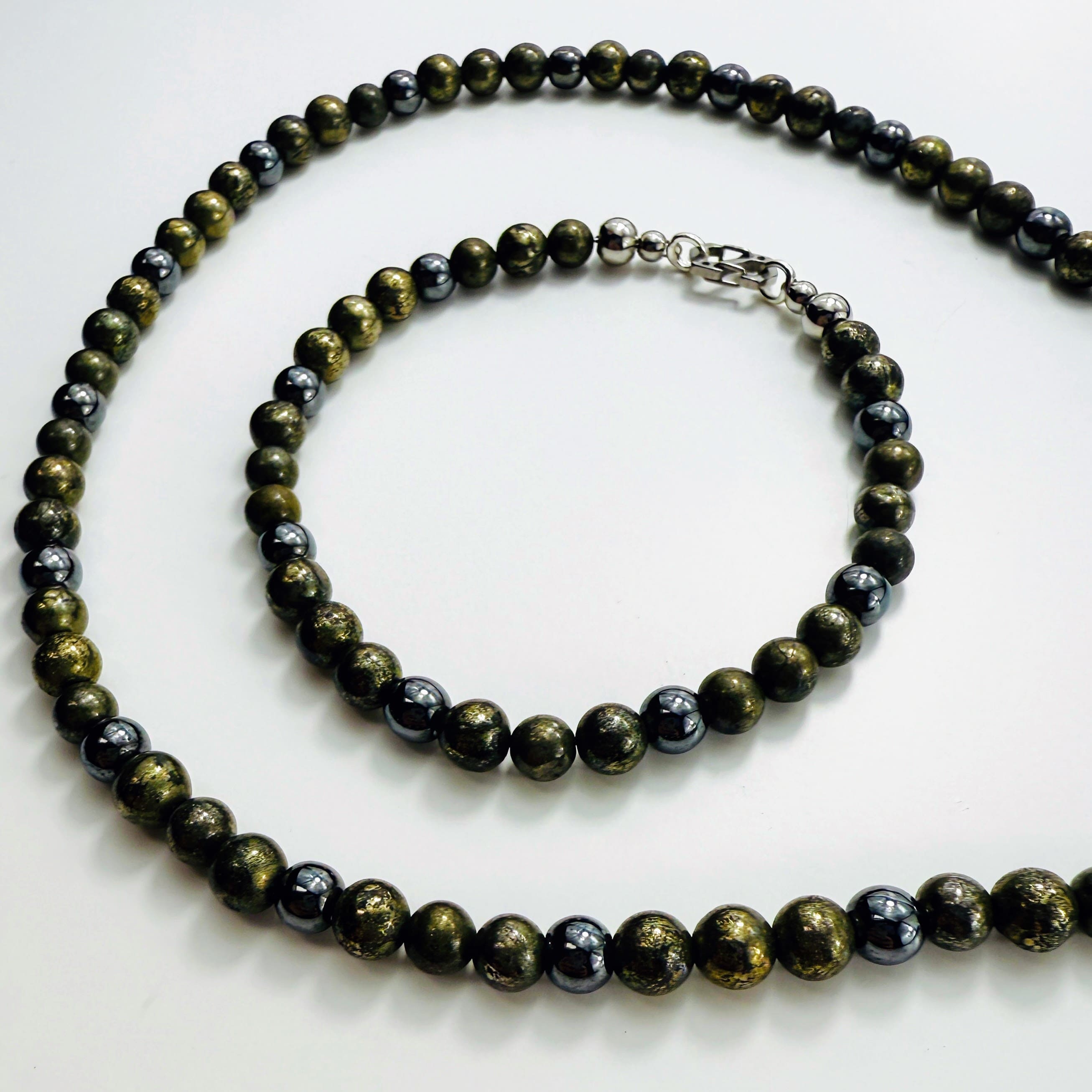 Ausdrucksstarker Unisex-Schmuck mit kräftiger Ausstrahlung aus Naturstein
