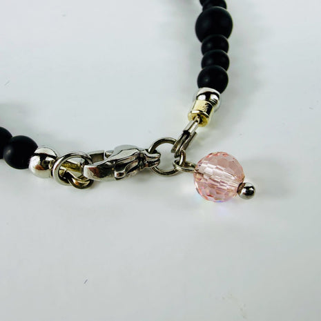 Feine Onyx-Perlen und ein funkelnder Glas Anhänger – Bracelets – mit Silber (Produktansicht)