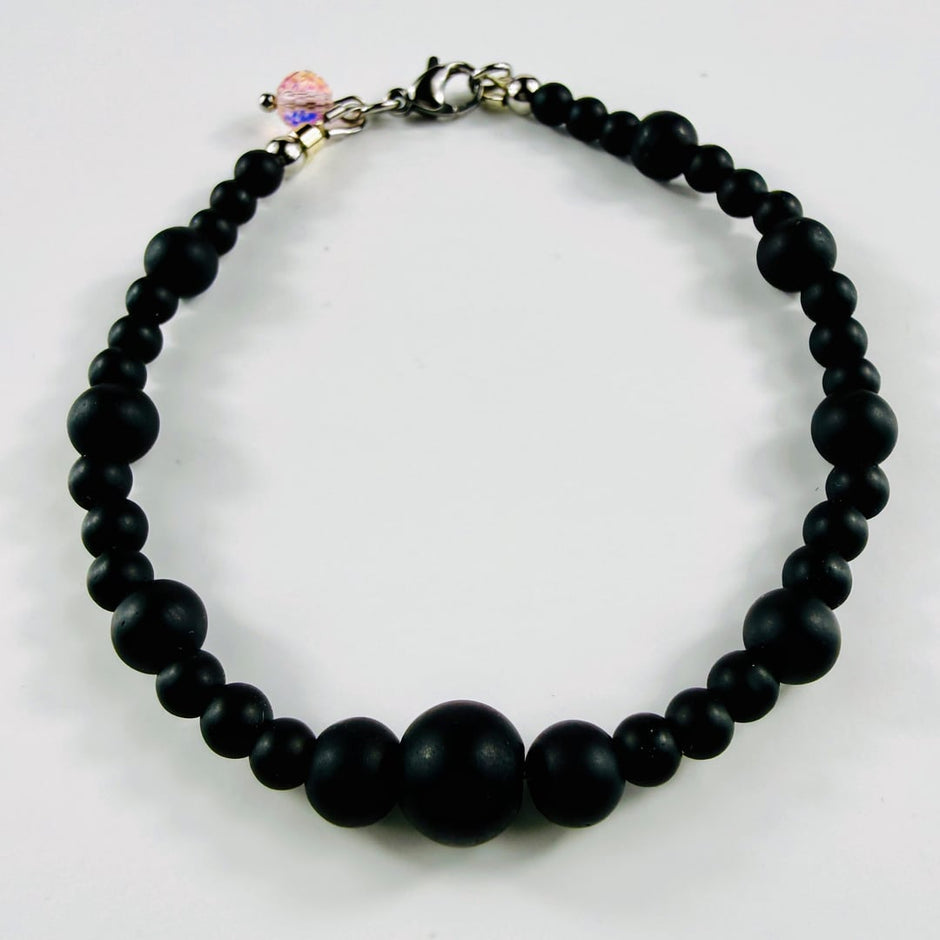 Feine Onyx-Perlen und ein funkelnder Glas Anhänger – Produktabbildung 4