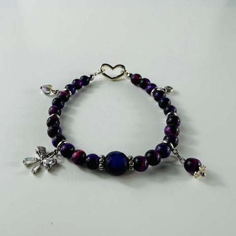 Feminines Armband aus Galaxy Tigerauge mit kleinen Anhängern und einem facettierten Achat Hauptstein – Bracelets – mit Silbe…