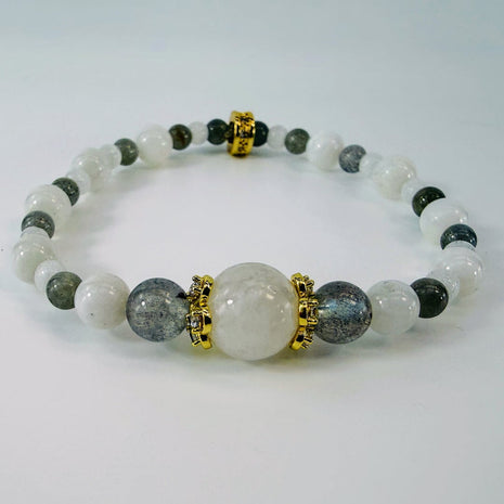 Feminines Mondstein-Armband kombiniert mit Labradorit und Rocailles – Bracelets – mit Perle, Silber (Produktansicht)