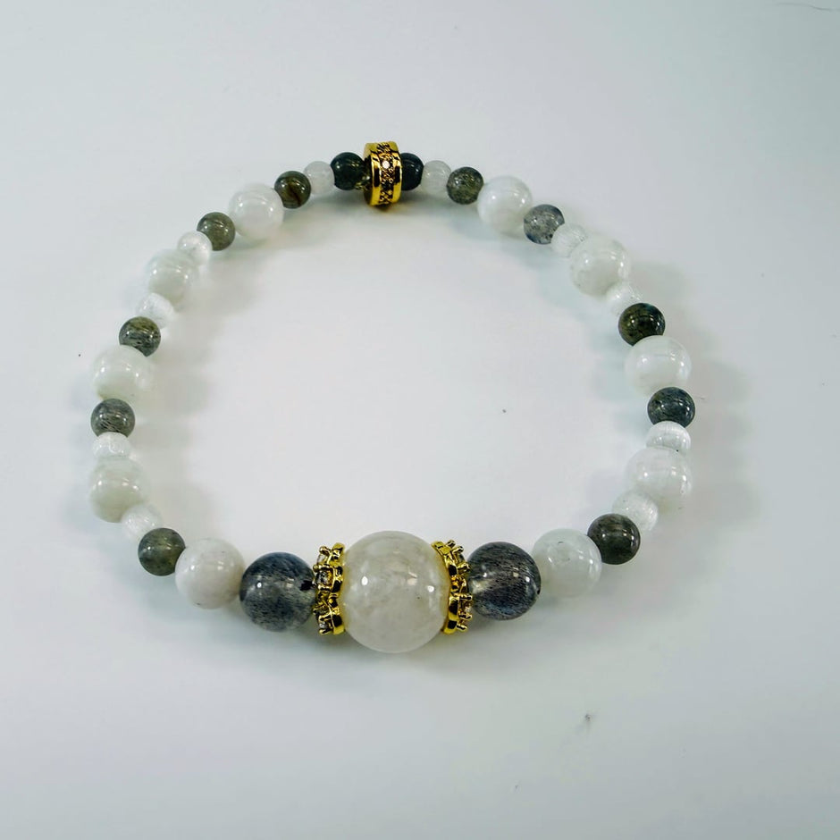 Feminines Mondstein-Armband kombiniert mit Labradorit und Rocailles – Bracelets – mit Perle, Silber (Produktansicht)