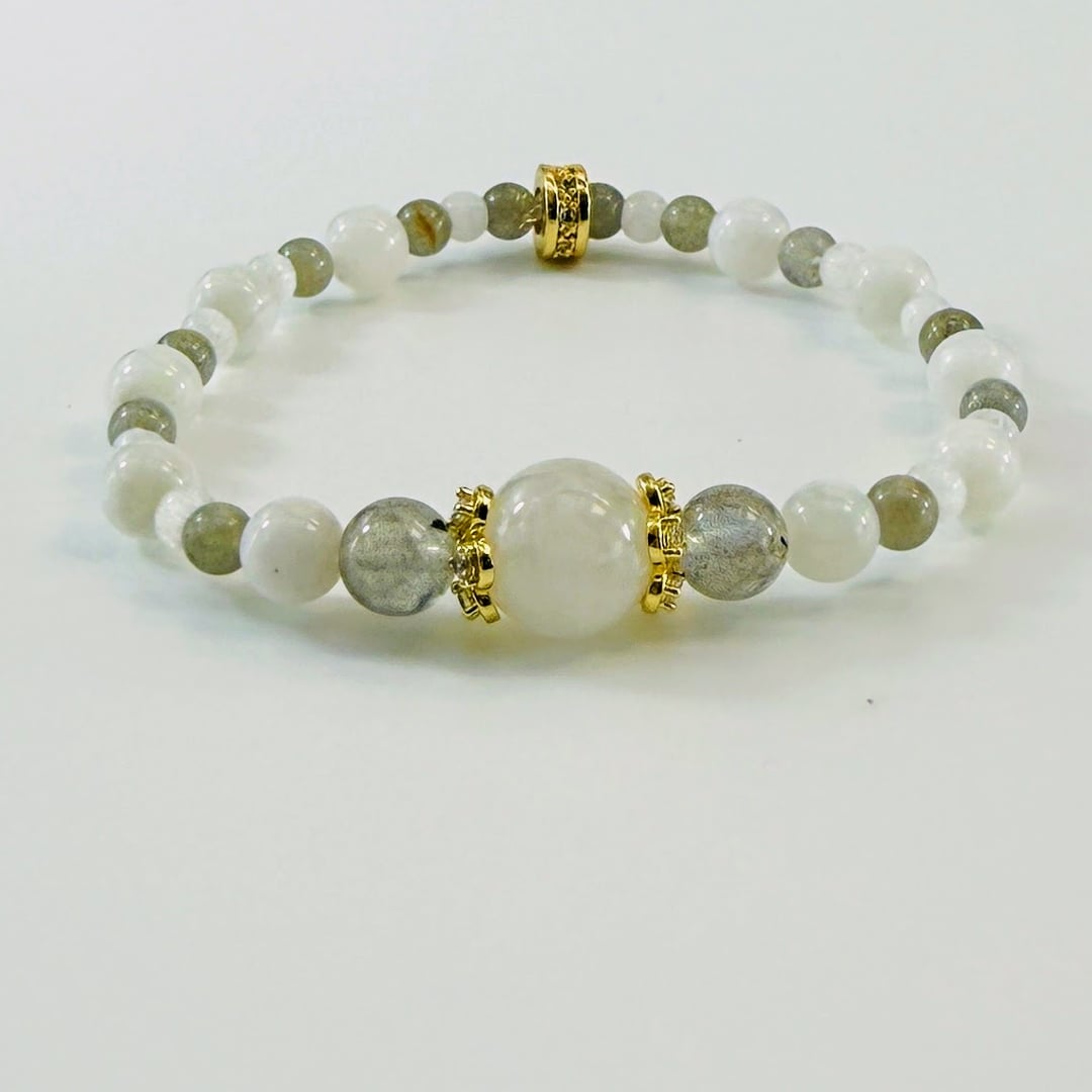Feminines Mondstein-Armband kombiniert mit Labradorit und Rocailles – Produktabbildung 6