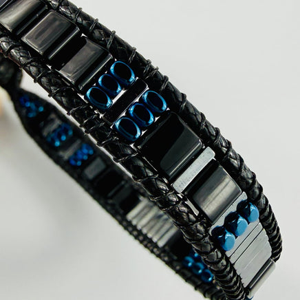 Flaches Armband mit feinen und detaillierten Hämatit-Steinen – Bracelets – mit Silber (Produktansicht)
