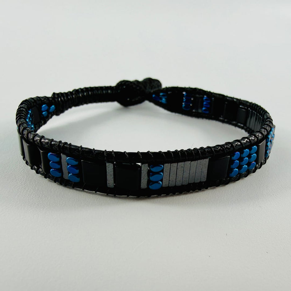 Flaches Armband mit feinen und detaillierten Hämatit-Steinen – Produktabbildung 8