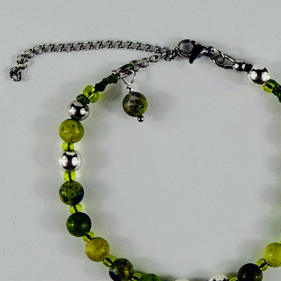 Frühlingshaftes und verspieltes Armband mit Jaspis - und Hämatit-Perlen und Rocailles – Bracelets – mit Silber (Produktansic…