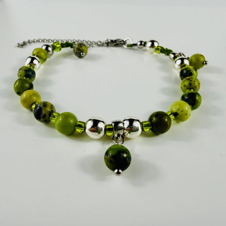 Frühlingshaftes und verspieltes Armband mit Jaspis - und Hämatit-Perlen und Rocailles – Bracelets – mit Silber (Produktansic…