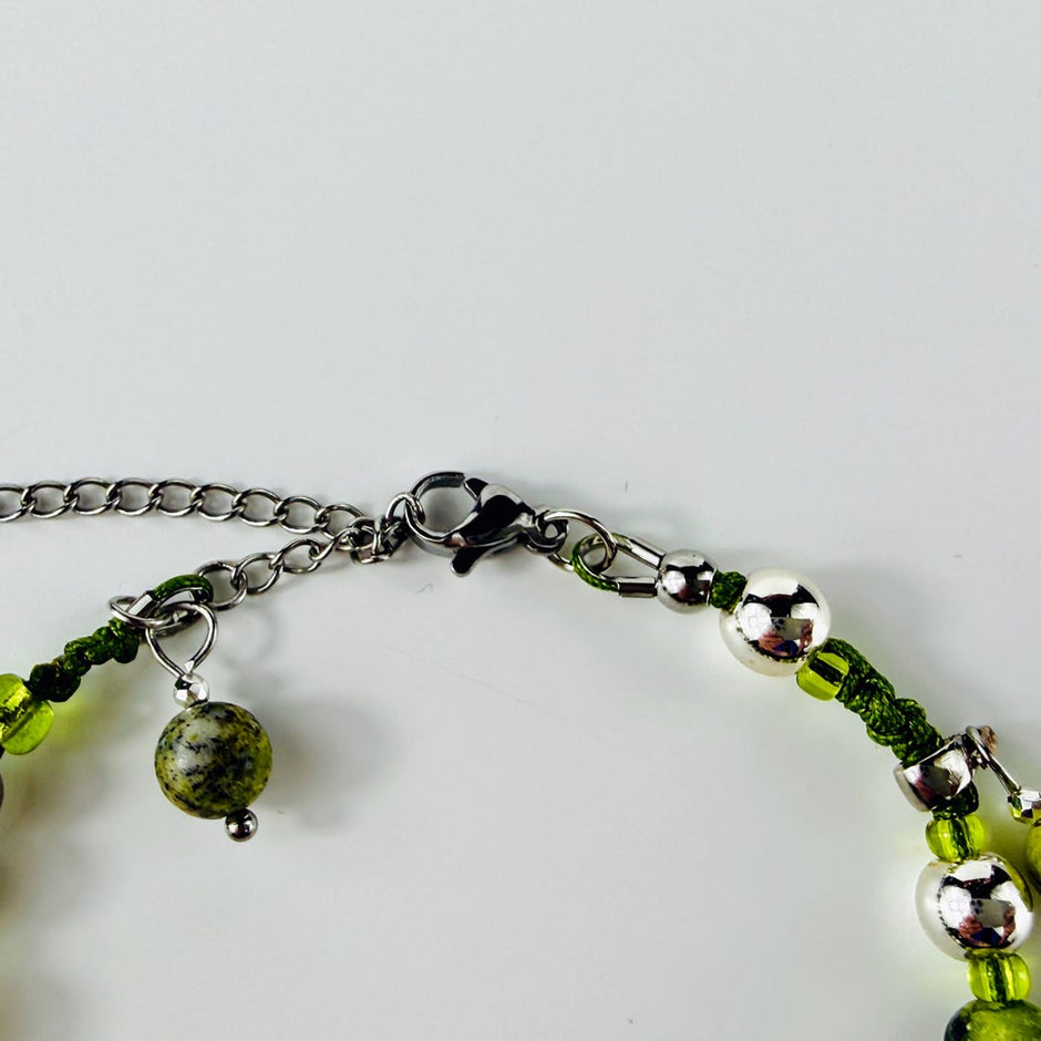 Frühlingshaftes und verspieltes Armband mit Jaspis - und Hämatit-Perlen und Rocailles – Produktabbildung 7