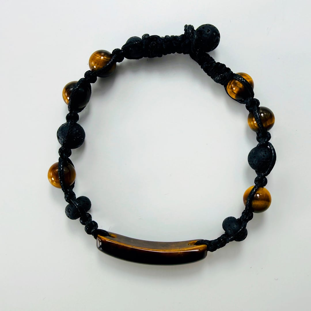 Geknüpftes Armband mit goldenem Tigerauge und porösen Lavasteinperlen – Produktabbildung 4