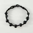 Geknüpftes Armband mit schwarzen Onyx-Perlen und Sanbella Makramee – Bracelets – mit Silber, Onyx (Produktansicht)