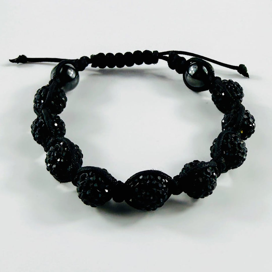 Geknüpftes Strassperlen-Armband mit Sambala-Makramee und Edelstahlperlen – Bracelets – mit Silber (Produktansicht)