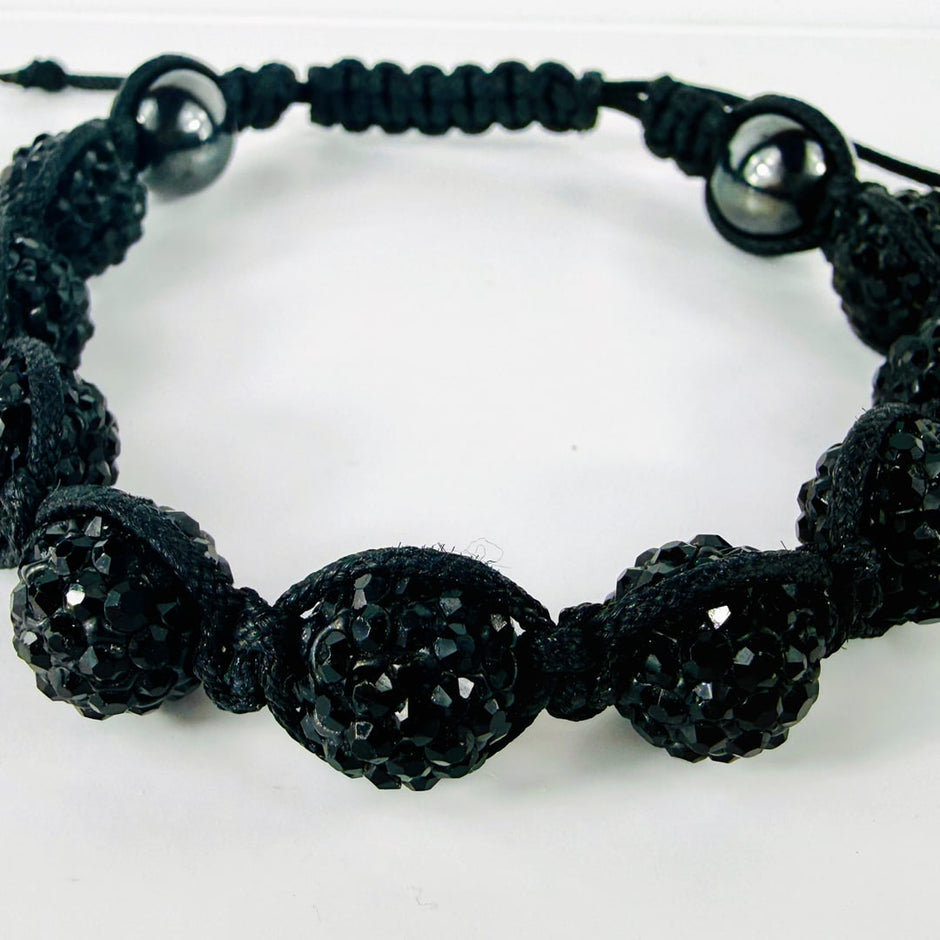 Geknüpftes Strassperlen-Armband mit Sambala-Makramee und Edelstahlperlen – Produktabbildung 4