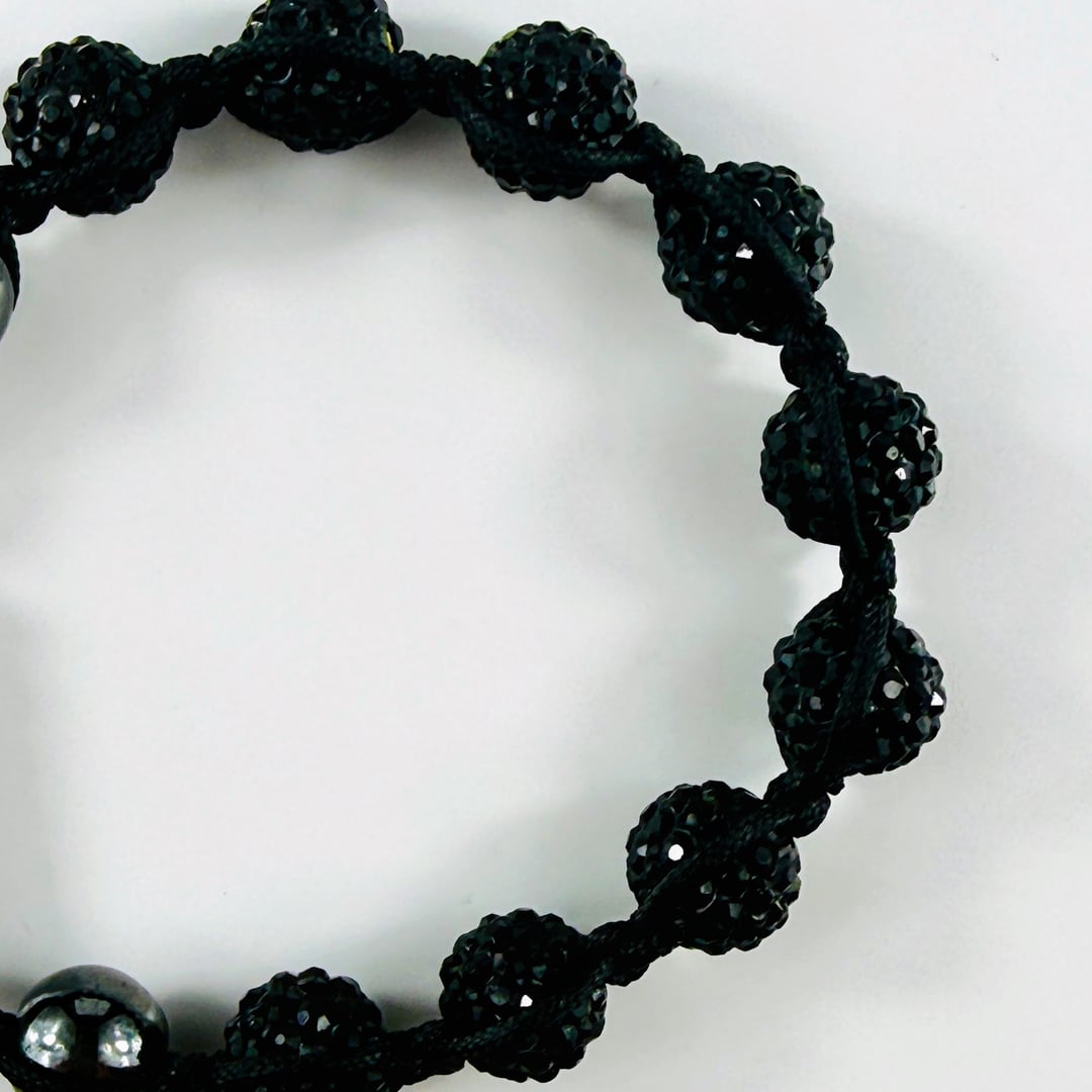 Geknüpftes Strassperlen-Armband mit Sambala-Makramee und Edelstahlperlen – Produktabbildung 5