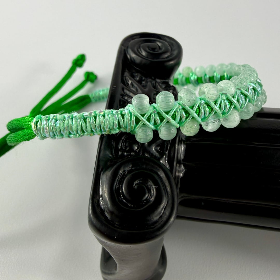 Glänzendes Katzenaugen-Rocailles Armband doppelreihig – Produktabbildung 7