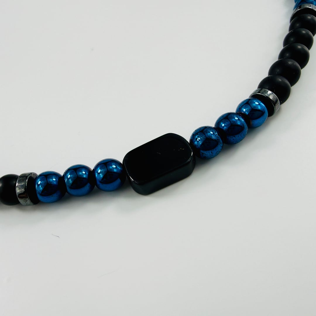 Halskette und Armband Kombination aus glänzend blauen Hämatit und Onyx-Perlen – Halsketten – mit Silber, Onyx (Produktansich…