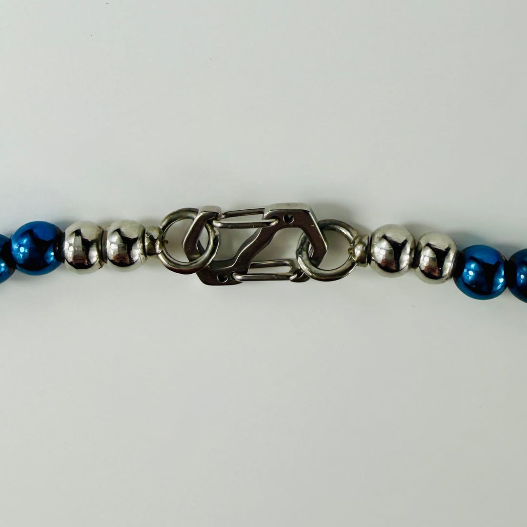 Halskette und Armband Kombination aus glänzend blauen Hämatit und Onyx-Perlen – Halsketten – mit Silber, Onyx (Produktansich…