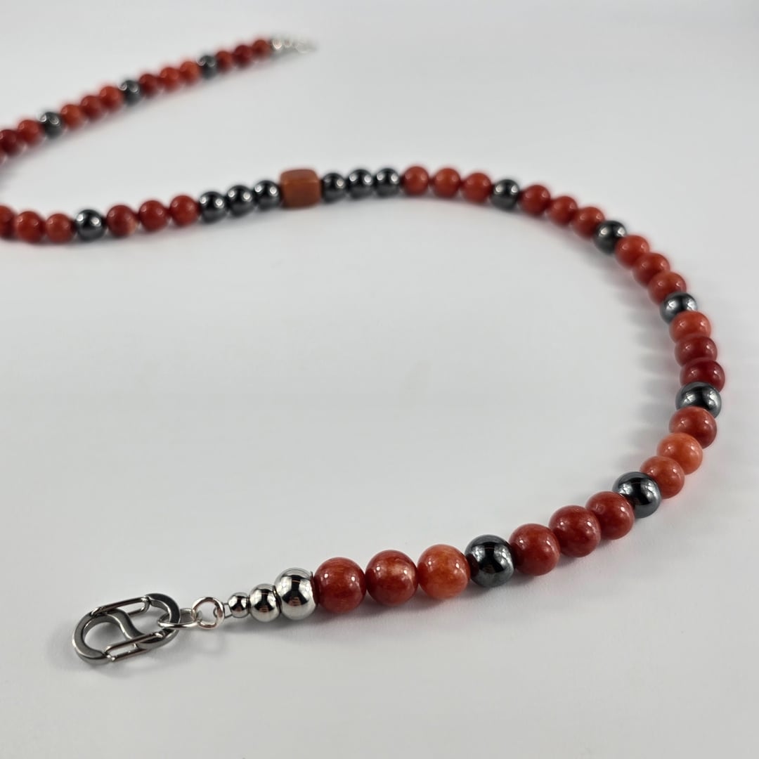 Karneol Halskette mit Hämatit Akzenten – Halsketten – mit Silber (Produktansicht)