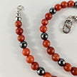 Karneol Halskette mit Hämatit Akzenten – Halsketten – mit Silber (Produktansicht)