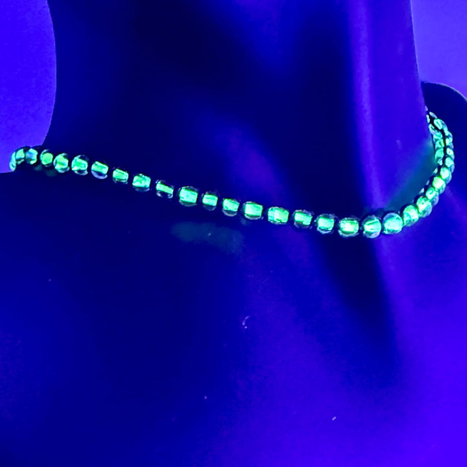 Ohrhänger und Choker Kette - UV-Fluoreszierendes Set – Produktabbildung 10