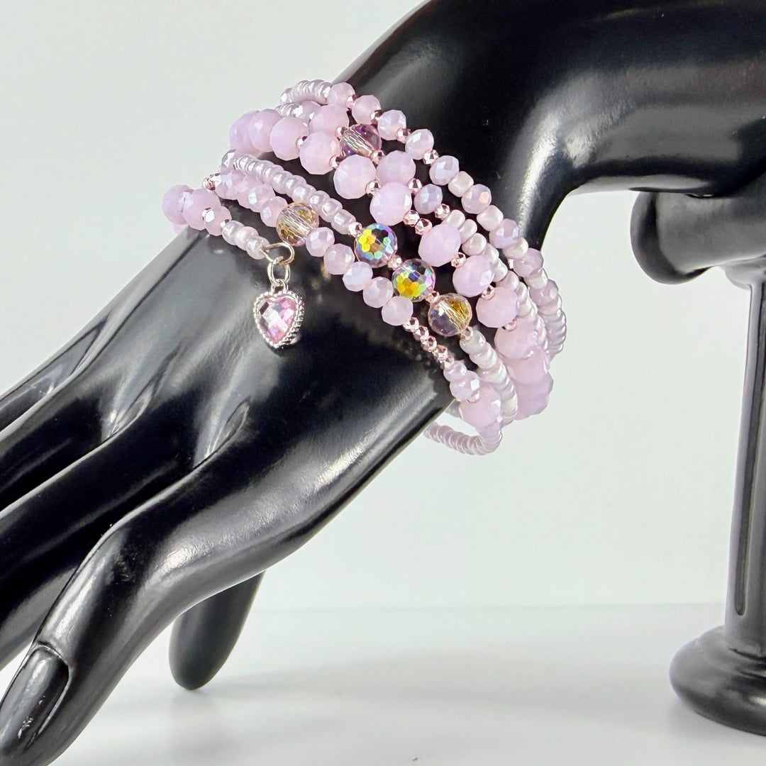 Spiralarmband mit rosa facettierten Glasperlen und Roccailles – Bracelets – mit Perle, Silber (Produktansicht)